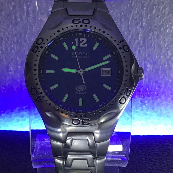 Fossil w/Iridescent Dial - Picture 5 of 8